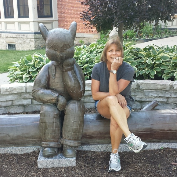 Meet your Posher, Valerie - Picture 2 of 2